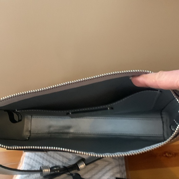 NWT DKNY silver cross body bag I CAN MEASURE FOR YOU ! - Picture 4 of 8